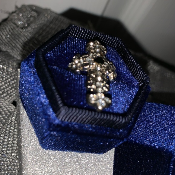 Jeweled Cross Ring 😍 - Picture 3 of 3